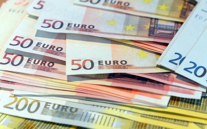 Geld regiert die Welt! Auch im Burgenland, wo ein Unternehmer übers Ohr gehauen wurde.