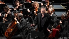 Jürgen Maurer führt launig durch Puccinis Opernerstling „Le Villi“.