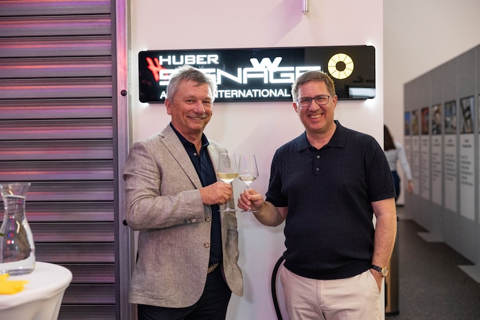 Huber-Chef und Stadion-Sponsor Alfred Huemer (l.) mit Wels-Stadtchef Andreas Rabl.