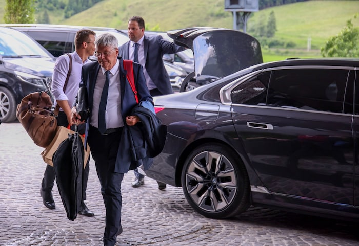 Peter Kaiser reiste mit dem BMW i7 an.
