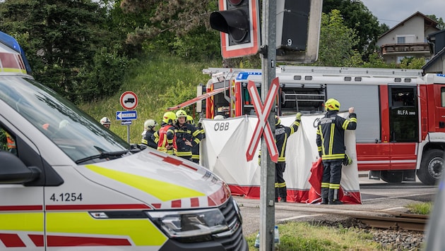 Die jüngste Unfallstelle wurde vor neugierigen Blicken abgeschirmt.