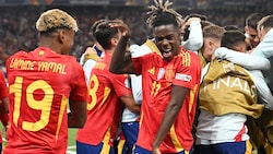 Lamine Yamal und Nico Williams schossen Spanien ins Nations-League-Finale. (Bild: AFP/APA/THOMAS KIENZLE)