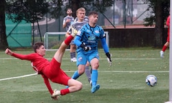 Neumayr (rot) rittert mit Teamkollege Leitenstorfer um die Schützenkrone. 