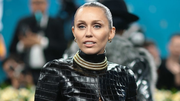 Miley Cyrus hat sich auf Instagram jetzt in einem aufregenden Look präsentiert.