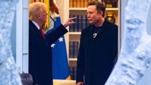 US-Präsident Donald Trump und Tech-Milliardär Elon Musk  (Bild: AFP/ROBERTO SCHMIDT)