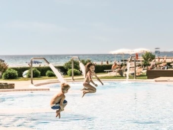 Poolvergnügen im Falkensteiner Fumination Borik