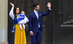 Was für eine schöne Überraschung! Prinzessin Sofia und Prinz Carl Philip brachten Baby Ines mit ...