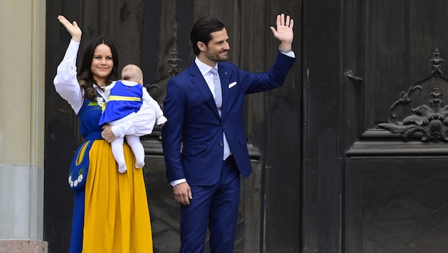Was für eine schöne Überraschung! Prinzessin Sofia und Prinz Carl Philip brachten Baby Ines mit zum schwedischen Nationalfeiertag!