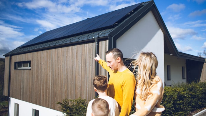 Energiesicherheitfür die ganze Familie! Während konventionelle Kraftwerke ins Wanken geraten, ...