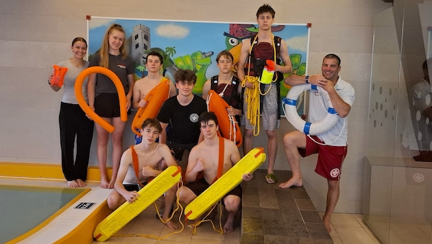 Zeller Schüler ließen sich im Schulunterricht zu Wasserrettern ausbilden.