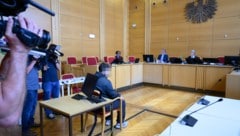 Der 15-Jährige vor dem Landesgericht Linz.