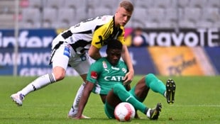 Der 1,89 Meter große Marco Sulzner signierte bei den Wolfsbergern.