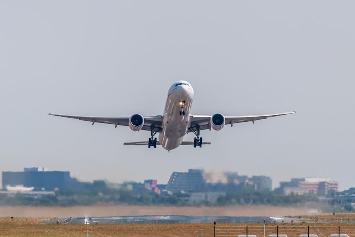 Vor allem beim Starten oder Landen des Fliegers spürt man den „Druck im Ohr“.