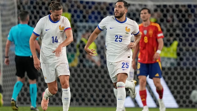 Rayan Cherki (Nummer 25) steht vor dem Wechsel zu Manchester City.