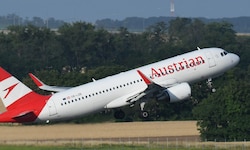 Ein Crewmitglied der Austrian Airlines wurde bei dem Vorfall leicht verletzt.