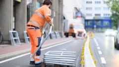 Das Radweg-Provisorium auf der Nibelungenbrücke sorgte für Staus in Linz – und wurde wieder ...