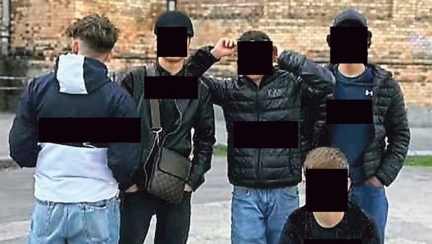 Dieses Bild zeigt einige der mutmaßlichen Täter. Erschreckend: Trotz der schweren Vorwürfe gegen sie befinden sich alle auf freiem Fuß.