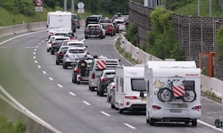 Früher als erwartet setzte auch zu Fronleichnam starker Reiseverkehr in Richtung Süden ein ...