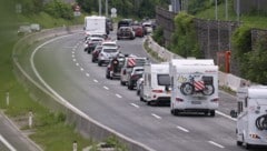 Der Reiseverkehr auf der A10 kam mehrfach zum Erliegen.