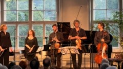Applaus für die internationalen Musiker und Musikerinnen des Abends.