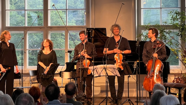 Applaus für die internationalen Musiker und Musikerinnen des Abends.