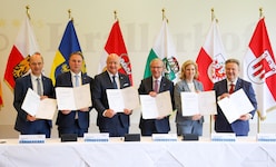 Johannes Pressl, Andreas Babler, Christian Stocker, Wilfried Haslauer, Beate Meinl-Reisinger und Michael Ludwig (v.l.n.r.) (Bild: Tröster Andreas)
