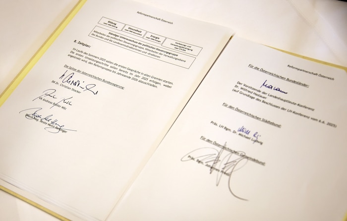 Die Bundesregierung, Länder, Städte und Gemeinden vereinbarten eine „Reformpartnerschaft“. 