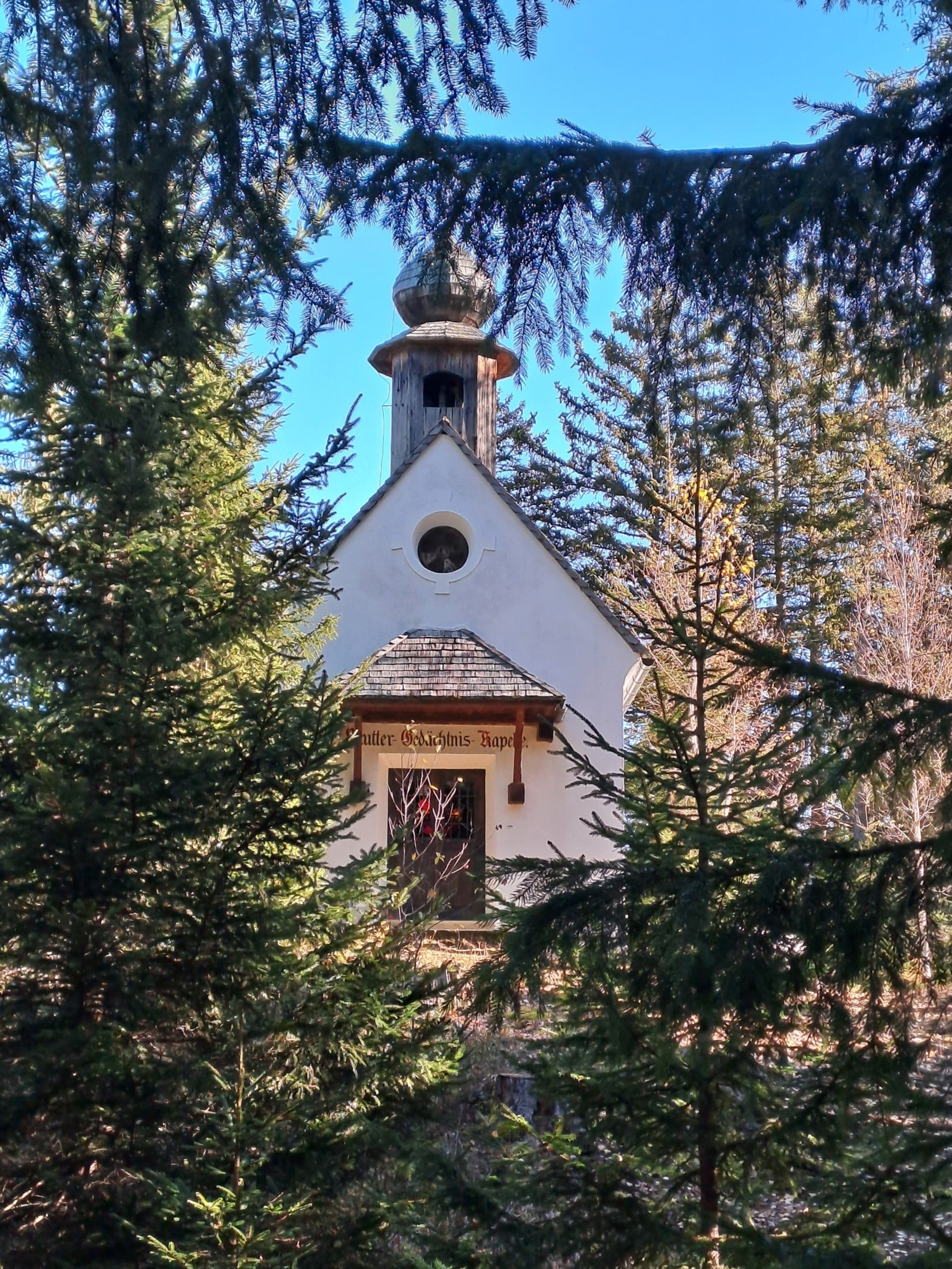 Hans läutet in der Kapelle die Glocken. (Bild: Kogler Christina Natascha)