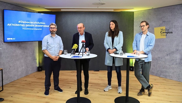 Matthias Kettemann, Othmar Karas, Sophia Kircher und Valentin Meixner (von links) traten vor die Medienvertreter.