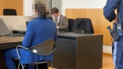 Beim Angeklagten und seinen Angehörigen war die Erleichterung groß, Tränen inklusive.
