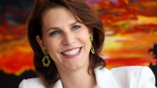 In weniger als einem Monat hat sie in Salzburg das Sagen: Karoline Edtstadler (ÖVP) wird Landeshauptfrau von Salzburg. Ihre Pläne für ihr Heimatbundesland verrät sie im Interview mit der „Krone“. (Bild: Tröster Andreas)