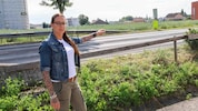 Kathrin J. hatte die Kadaver am Donnerstag auf der Simbacher Landesstraße in Braunau gefunden. Sie vermutet eine absichtliche Tötung. (Bild: Pressefoto Scharinger/Daniel Scharinger)