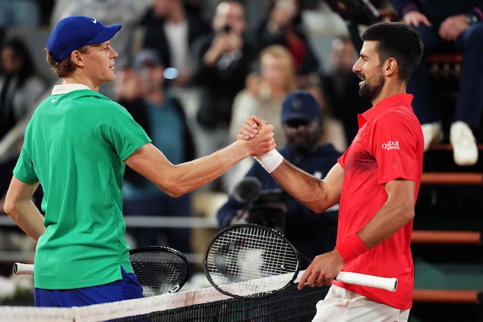 Novak Djokovic (r.) gab sich als fairer Verlierer.
