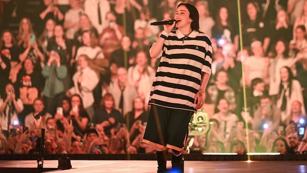 Billie Eilish dirigiert ihr Publikum nach Belieben – hier auf einem Foto vom Gig in der Stockholmer Avicii-Arena.