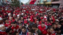 Bereits das letzte Duell in Albanien wollte sich niemand entgehen lassen.