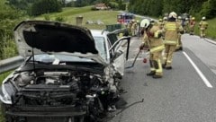 Die Feuerwehr St. Koloman bei Aufräumarbeiten (Bild: Freiw. Feuerwehr St. Koloman)