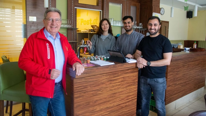 „Es ist großartig, dass sich in der Gastro-Szene in Nickelsdorf wieder etwas tut“, meinte Bgm. Gerhard Zapfl, als er die syrischen Brüder Ali und Luai Alhussein in „Risa“ besuchte.
