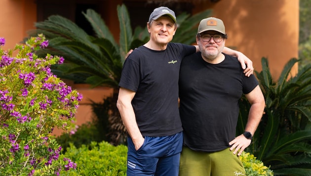Lorenz Gisch (li.) und Franz Waldherr auf Ibiza. Sie installierten hier eine Photovoltaik-Anlage. 