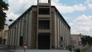 Gesprächsthema Nummer 1 ist heute in der Kirche das möglich Aus des Gotteshauses.