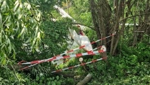 Das Segelflugzeug nach der unsanften Landung