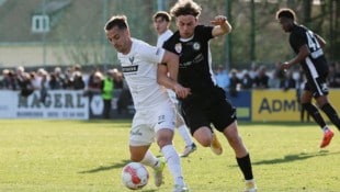 Voitsbergs Kicker (li.) steigen aus Liga zwei wieder ab. (Bild: GEPA)