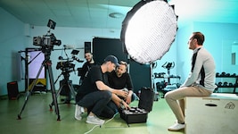 Auch Neo-Wels-Cheftrainer Christian Heinle wird in der Doku namens „Mehr als 90 Minuten“ bereits ...