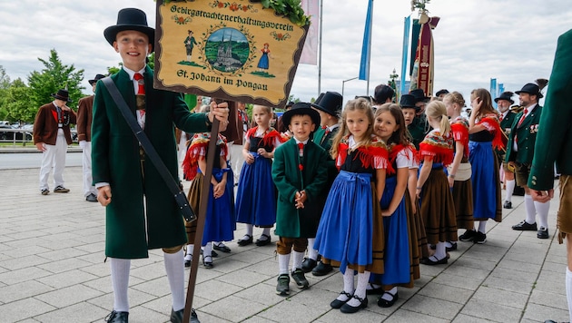 Fesch herausgeputzt: Der Gebirgstrachtenerhaltungsverein aus St. Johann
