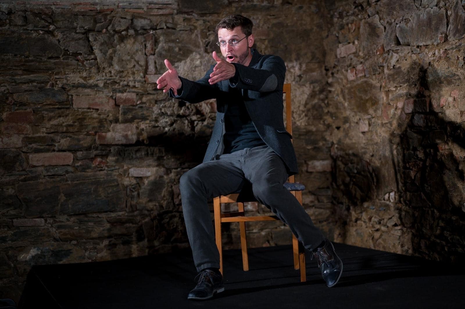 Habt ihr meine Güte erkannt? Hat Gott meine Güte erkannt? – Viele Fragen quälen den Firlinger im Tod. (Bild: theaterleben Dominik Brei) Habt ihr meine Güte erkannt? Hat Gott meine Güte erkannt? – Viele Fragen quälen den Firlinger im Tod. (Bild: theaterleben Dominik Brei)