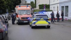 Die Polizei hat den Unfallort abgeschirmt.