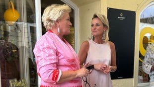 Alexandra Meissnitzer (re.) bei der Eröffnung der Bar Centrale von Christina-Sonja Weinhandl (Bild: zVg)