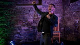 Alexander Schwab als Firlinger: Hoffend, wartend, zweifelnd, verzweifelnd.