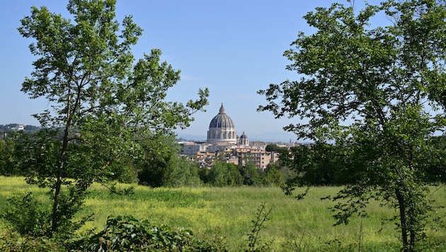 Vom Park Villa Pamphili hat man einen Blick auf den Petersdom.