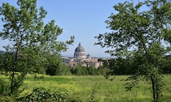 Vom Park Villa Pamphili hat man einen Blick auf den Petersdom.