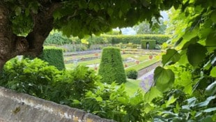 Der Hampton Court Palace am Ufer der Themse in London war lange bevorzugte Residenz der ...